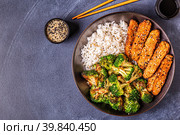 Fried tempeh with rice and broccoli. Стоковое фото, фотограф Татьяна  Бральнина / Фотобанк Лори
