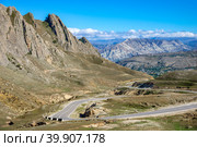 Автомобильное шоссе в горах Дагестана (2021 год). Стоковое фото, фотограф Анна Карасева / Фотобанк Лори