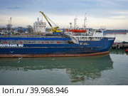 The ships are berthed in the port of Caucasus. Water transport. (2015 год). Редакционное фото, фотограф Виктория Кольцова / Фотобанк Лори