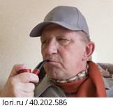 Портрет Мужчина с трубкой. Стоковое фото, фотограф Евгений Будюкин / Фотобанк Лори