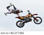 Motorcycle Jumping. Tyumen. Russia (2009 год). Редакционное фото, фотограф Сергей Буторин / Фотобанк Лори