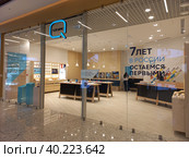 Магазин бездымных систем Q store. Интерьер торгово-развлекательного центра «Щёлковский». Щелковское шоссе, 75. Район Гольяново. Город Москва (2023 год). Редакционное фото, фотограф lana1501 / Фотобанк Лори
