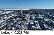 Съемка панорамы провинциального города с коптера. Шуя, март (2023 год). Стоковое видео, видеограф Евгений Ковалев / Фотобанк Лори