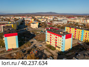 Вид с воздуха на северный посёлок Ола. Вид сверху на окрашенные разноцветные здания. Ола — административный центр Ольского района Магаданской области. Сибирь, Россия. Стоковое фото, фотограф Андрей Степанов / Фотобанк Лори