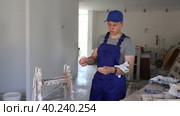 Teenage boy counting earned money for part-time work. Стоковое видео, видеограф Яков Филимонов / Фотобанк Лори