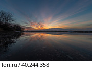 Красивый закат отражаемый в Волге. Стоковое фото, фотограф Алексей Горшенин / Фотобанк Лори