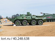 Волгоградская область, Средняя Ахтуба, Россия. Военная техника, разведывательная химическая машина РХМ-6 на шасси плавающего бронетранспортёра БТР-80. (2022 год). Редакционное фото, фотограф Андрей Цыганков / Фотобанк Лори