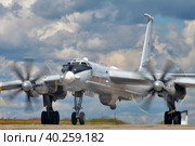 Дальний противолодочный самолёт Ту-142МР морской авиации ВМФ России (2020 год). Редакционное фото, фотограф Александр Тарасенков / Фотобанк Лори