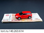 Toy car on money. Стоковое фото, фотограф Корнеев Вячеслав / Фотобанк Лори