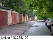A long row of old brick car garage in the backyard of a house. Стоковое фото, фотограф Валерий Елистратов / Фотобанк Лори
