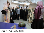 Посещение тружениц помогающих фронту (2023 год). Редакционное фото, фотограф Дмитрий Неумоин / Фотобанк Лори