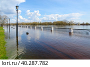 Паводок. Набережная реки Сож, Гомель, Беларусь (2023 год). Стоковое фото, фотограф Ольга Коцюба / Фотобанк Лори