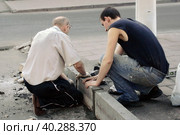 Через поколение или одна голова хорошо, а две лучше (2008 год). Редакционное фото, фотограф Федонников Никита Александрович / Фотобанк Лори