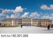 Вид на дворец Шенбрунн. Вена, Австрия (2012 год). Редакционное фото, фотограф Наталья Волкова / Фотобанк Лори