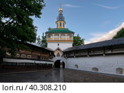 View of the Petrovsky Tower with the entrance gate of the Holy Dormition Pskov-Pechersk Monastery, Pechora, Pskov region, Russia. Стоковое фото, фотограф Ula Ulachka / Фотобанк Лори