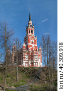 Город Можайск, Бородинская улица, 8, Московская область. Ново-Никольский собор в строительных лесах (2022 год). Редакционное фото, фотограф Наталья Николаева / Фотобанк Лори