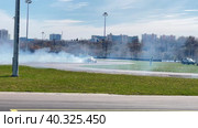 A sports car goes through a turn by swerving. Стоковое видео, видеограф Ярославский Максим / Фотобанк Лори