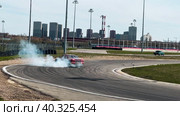 The sports car goes through the turn of the skid and stops due to pilot error. Стоковое видео, видеограф Ярославский Максим / Фотобанк Лори