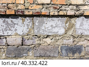 Кладка стены из красного глиняного кирпича и шлакоблоков. Стоковое фото, фотограф Александр Бушков / Фотобанк Лори