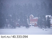 Houses in fir forest under heavy snow on the bank of Teletskoe lake. Iogach, on Altai. Стоковое фото, фотограф Сергей Пристяжнюк (Serg Zastavkin) / Фотобанк Лори