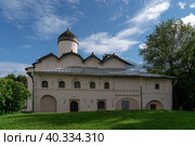 View of the Church of the Myrrh-Bearing Women in the early summer morning, Veliky Novgorod, Novgorod region, Russia. Стоковое фото, фотограф Ula Ulachka / Фотобанк Лори