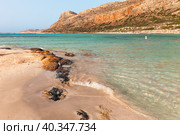 Greece. Crete. Balos Bay or Lagoon of the Three Seas with turquoise waters and pink sand is a favorite vacation spot for tourists. Beautiful seascape. Natural background. Summer seaside recreation (2014 год). Стоковое фото, фотограф Виктория Катьянова / Фотобанк Лори