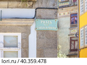 A sign with the inscription "Praça De Carlos Alberto". Porto, Portugal (2018 год). Стоковое фото, фотограф Belikart / Фотобанк Лори