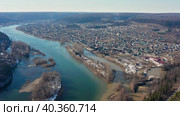 Южный Урал, село Красный Ключ. Половодье на реке Уфа. Вид с воздуха. Southern Urals, Krasny Klyuch village. High water on the Ufa River. Aerial view. (2023 год). Стоковое видео, видеограф Евгений Романов / Фотобанк Лори