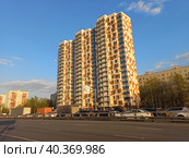 Двадцатиэтажный трёхподъездный монолитный жилой дом. Построен в 2018 году. Щёлковское шоссе, 90, корпус 1. Район Северное Измайлово. Город Москва (2023 год). Редакционное фото, фотограф lana1501 / Фотобанк Лори