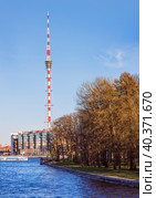 Вид на телевизионную антенну. Санкт-Петербург (2023 год). Редакционное фото, фотограф Grigory_Gez / Фотобанк Лори