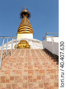 Nepal Mahayana white stupa in Lumbini, Nepal (2016 год). Редакционное фото, фотограф Михаил Пряхин / Фотобанк Лори
