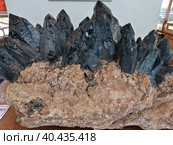 Морион, черный кварц. Минералогический Музей им. А.Е. Ферсмана. Москва, Ленинский проспект, 18, корп. 2 (2023 год). Редакционное фото, фотограф Илюхина Наталья / Фотобанк Лори