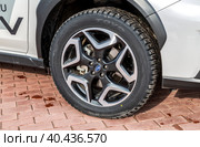 Современное автомобильное колесо Subaru из легкосплавного диска (2020 год). Редакционное фото, фотограф FotograFF / Фотобанк Лори