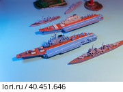 Творчество для детей и взрослых, собранные масштабные модели кораблей, авианосец , хобби для вас. Стоковое фото, фотограф Андрей Цыганков / Фотобанк Лори
