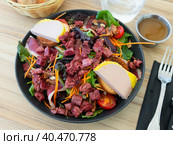 Just cooked portion of french perigord salad. Стоковое фото, фотограф Яков Филимонов / Фотобанк Лори