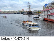 Russia, St. Petersburg. 11,10,2013  Restaurant "Flying Dutchman" and  Boat ship on the Neva. Стоковое фото, фотограф Анна Кривицкая / Фотобанк Лори