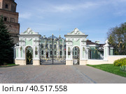 Ворота въезда в резиденцию раиса Республики Татарстан в Казанском Кремле (2023 год). Редакционное фото, фотограф Владимир Дресвянников / Фотобанк Лори