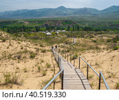 Scenic path to the Sarykum barkhan. Sand mountain in the Caucasu (2021 год). Редакционное фото, фотограф Саблин Станислав / Фотобанк Лори