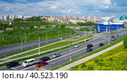 Городское движение на Президентском бульваре и улице Академика Крылова, город Чебоксары (2023 год). Стоковое видео, видеограф Евгений Горбунов / Фотобанк Лори