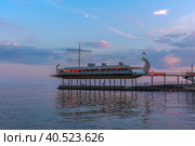 Yalta restaurant orange in the evening (2021 год). Редакционное фото, фотограф Анна Кривицкая / Фотобанк Лори