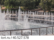 Light and music fountain on a spring morning. Natural Museum-reserve "Tsaritsyno". Fountain in Tsaritsyno Park. (2023 год). Редакционное фото, фотограф Photojuli / Фотобанк Лори