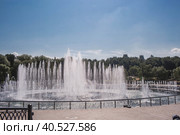 Light and music fountain on a spring morning. Natural Museum-reserve "Tsaritsyno". Fountain in Tsaritsyno Park. (2023 год). Редакционное фото, фотограф Photojuli / Фотобанк Лори