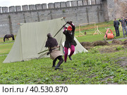 Festival of medieval reconstruction "Russian fortress", Fencing on swords in medieval costumes (2015 год). Редакционное фото, фотограф Анна Кривицкая / Фотобанк Лори