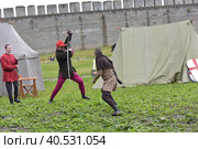 Festival of medieval reconstruction "Russian fortress", Fencing on swords in medieval costumes (2015 год). Редакционное фото, фотограф Анна Кривицкая / Фотобанк Лори