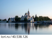 Монастырь Нило-Столобенская (Нилова) пустынь. Богоявленский собор, церковь Преподобного Нила и церковь Петра и Павла. Тверская область, Россия (2023 год). Редакционное фото, фотограф Литвяк Игорь / Фотобанк Лори