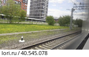 The city train travels along the central ring in Moscow in the area of the new residential complex "ZIL". Moscow city transport. Russia. Moscow. 14.05.2013. Стоковое видео, видеограф Ярославский Максим / Фотобанк Лори