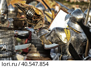 Knights in armor during the battle at the Russian Fortress festival of historical reconstruction (2012 год). Редакционное фото, фотограф Анна Кривицкая / Фотобанк Лори