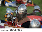 Knights in armor during the battle at the Russian Fortress festival of historical reconstruction (2012 год). Редакционное фото, фотограф Анна Кривицкая / Фотобанк Лори