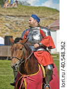 A knight with a spear on a horse at the Russian Fortress festival of historical reconstruction (2014 год). Редакционное фото, фотограф Анна Кривицкая / Фотобанк Лори