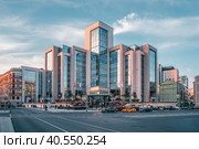 Beautiful evening view of Moscow. The building of the oil company "LUKOIL". (2020 год). Редакционное фото, фотограф Саблин Станислав / Фотобанк Лори